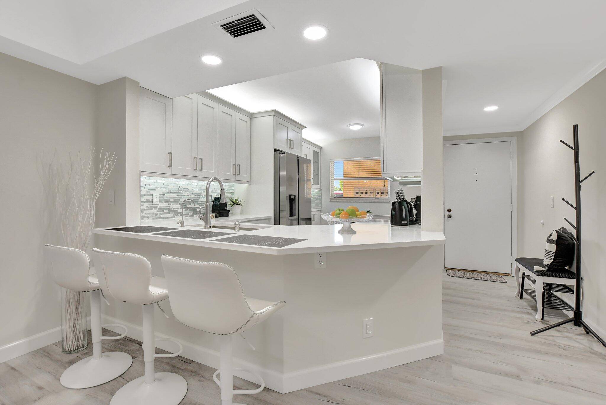 Completely remodeled 2bed 2bath unit.