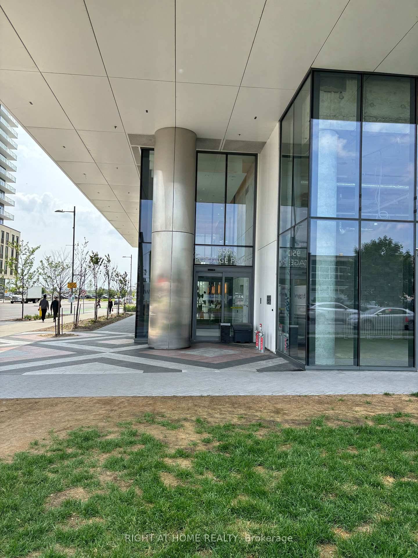 Transit City 3 Prime location at Vaughan Mills Centre, a rarely offered Penthouse setup, with stunning westerly views 503 sf 1 Bedroom 1 Bathroom Walk out to 114 sf balcony ...