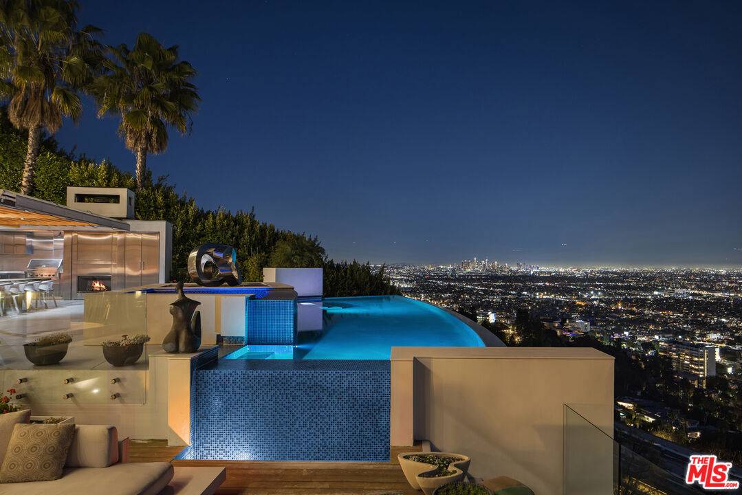 9050   Oriole Way 3.0 Sunset Strip LA