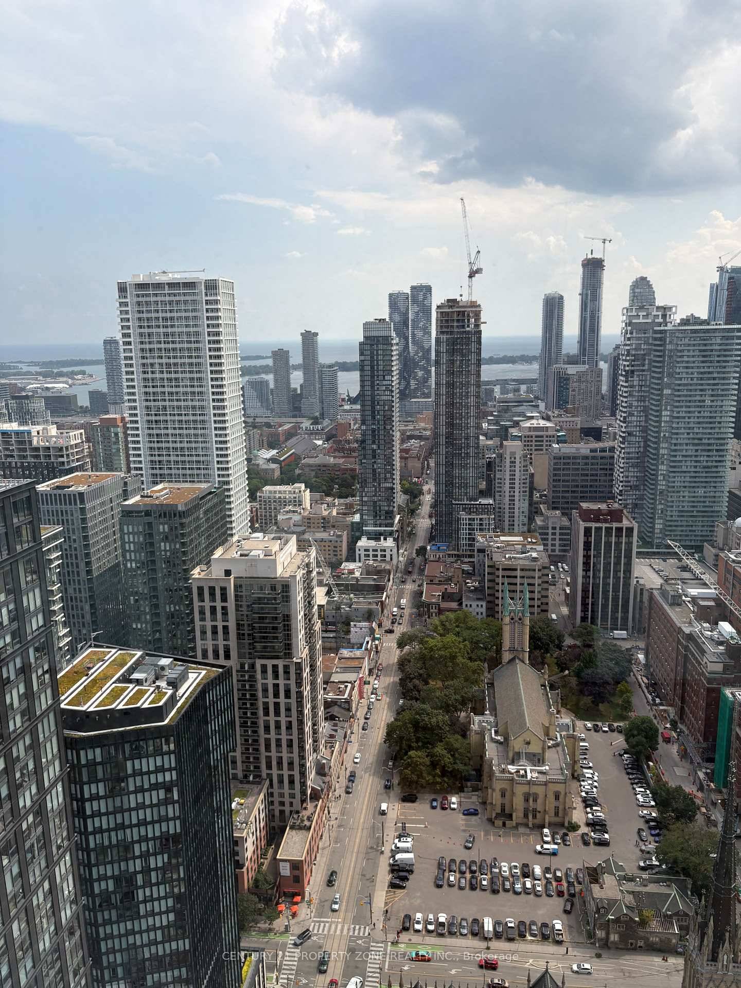 Welcome to 252 Church Street a brand new 1 1 bedroom, 2 bathroom condo in the heart of downtown Toronto.