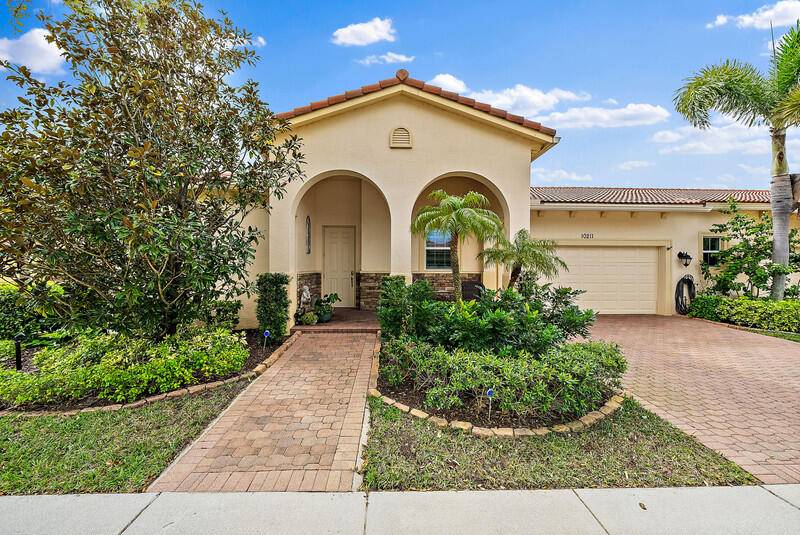 Corner unit on one level Luxurious 2 Bedroom Villa in PGA Verano Resort Style Living Awaits !