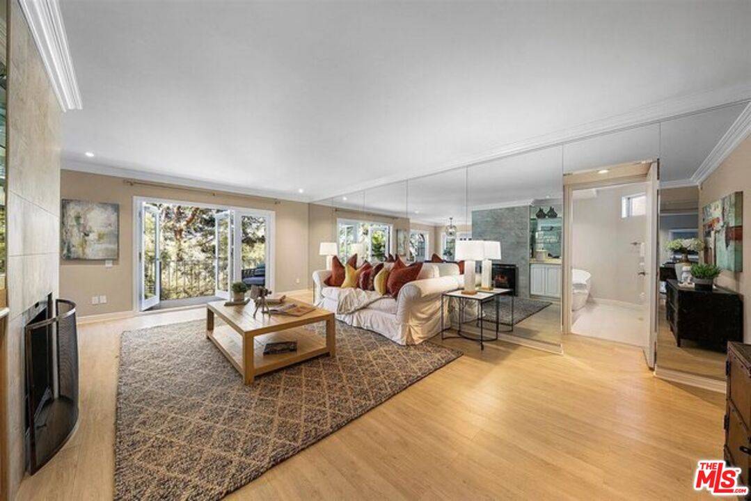 2345   Roscomare Rd 2BR Bel Air La