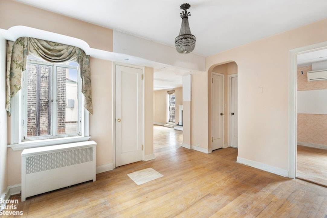 Apt requires a FULL RENOVATION PLEASE NOTE Sunday showings are not permitted.