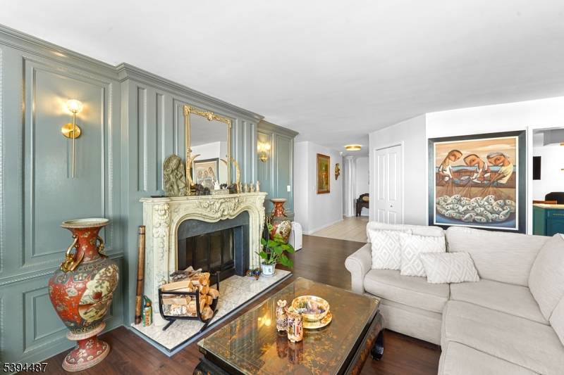 Harmon Cove Tower Secaucus Town New Jersey Single-Family