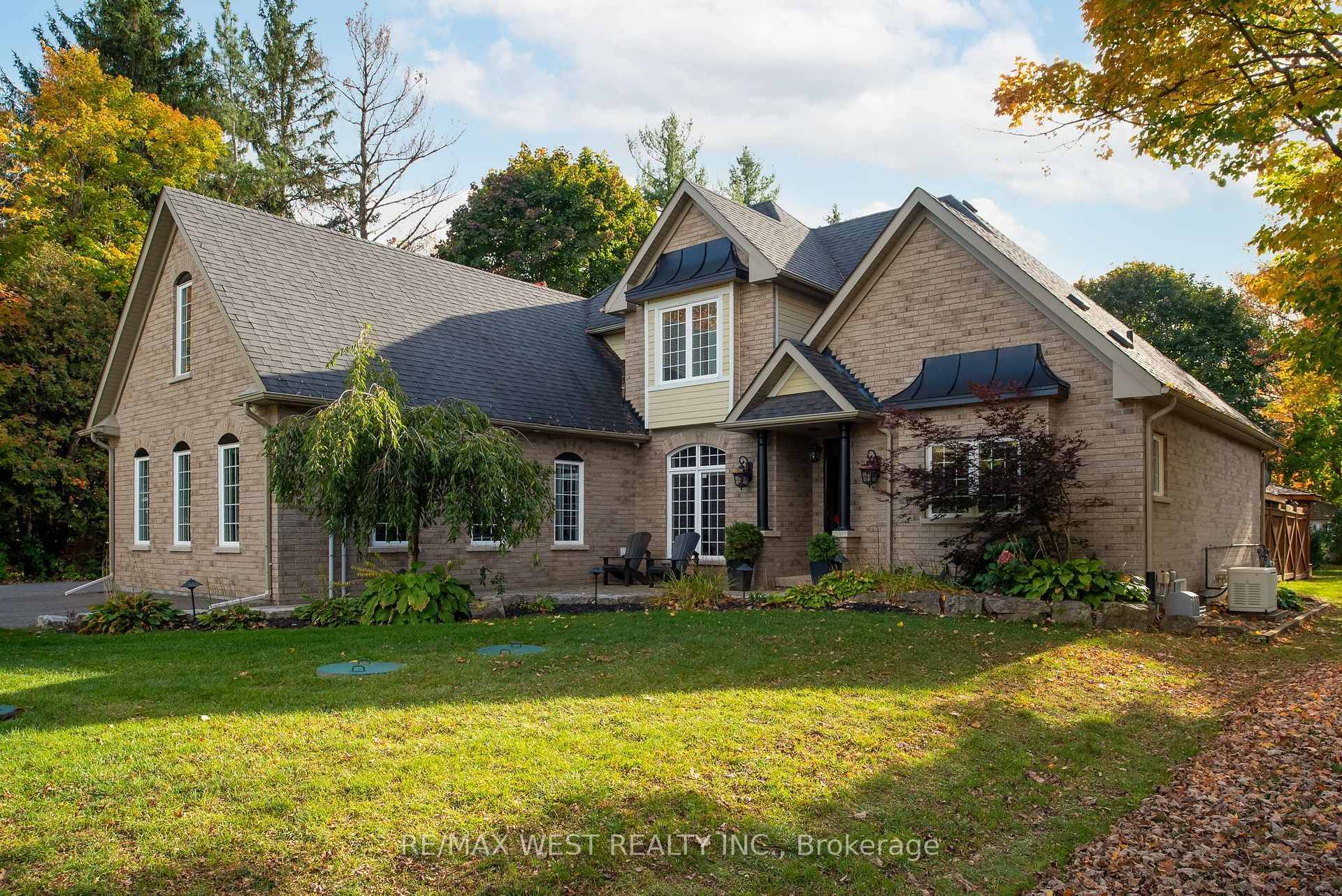 A Custom Built Masterpiece in the Heart of Erin !