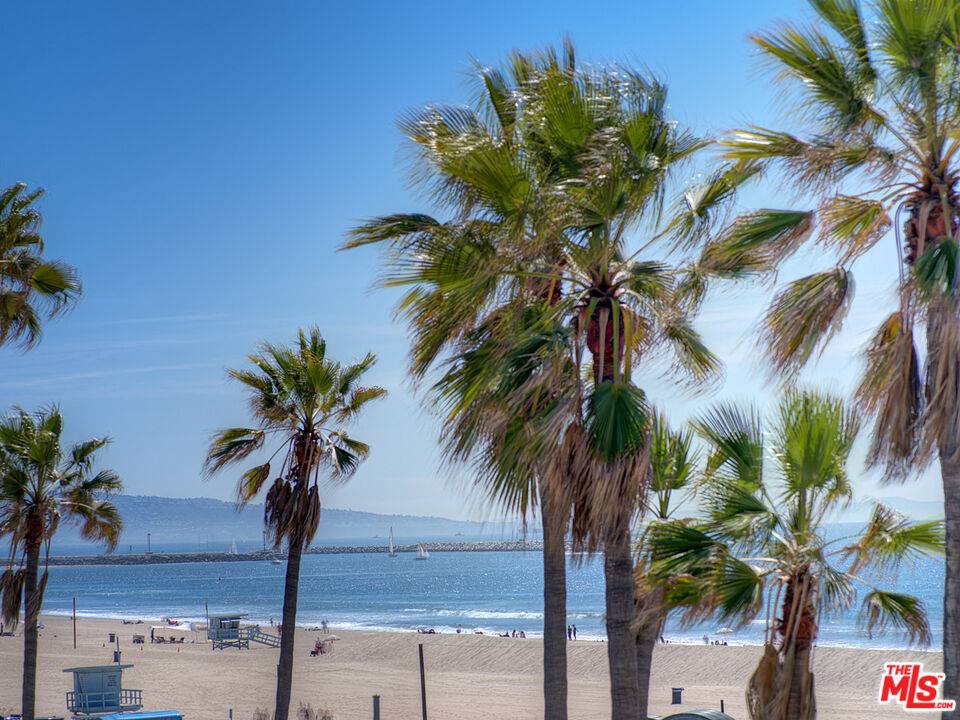 3007   OCEAN FRONT WALK Marina Del Rey LA