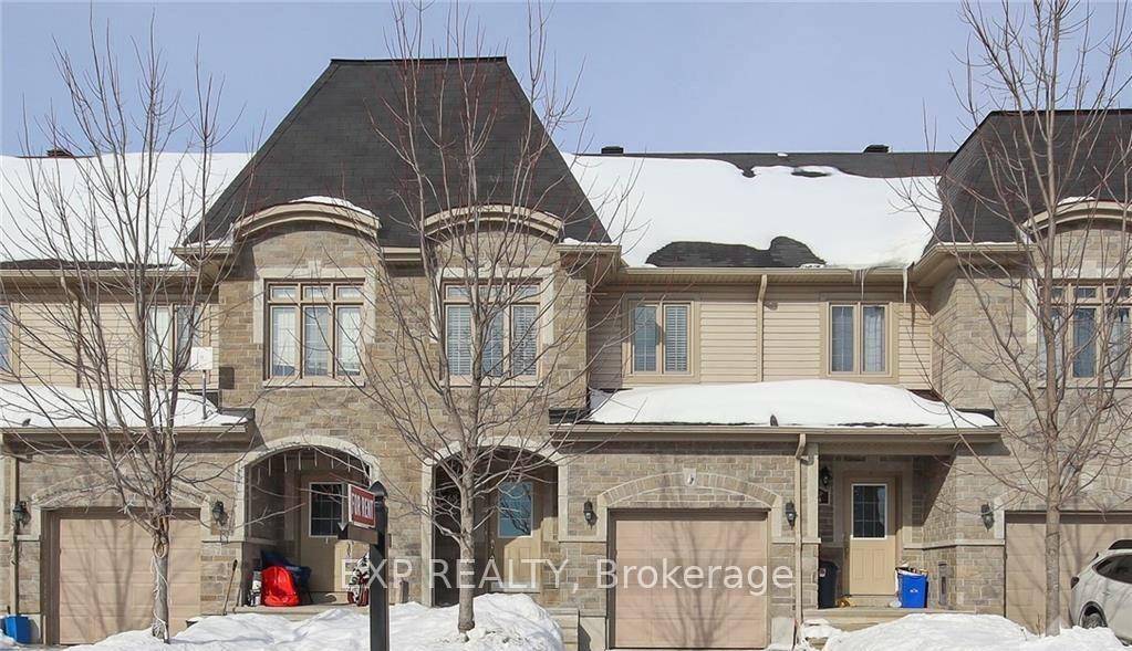 Discover the perfect blend of comfort and convenience in this lovely townhouse, located in the welcoming community of Limoges.