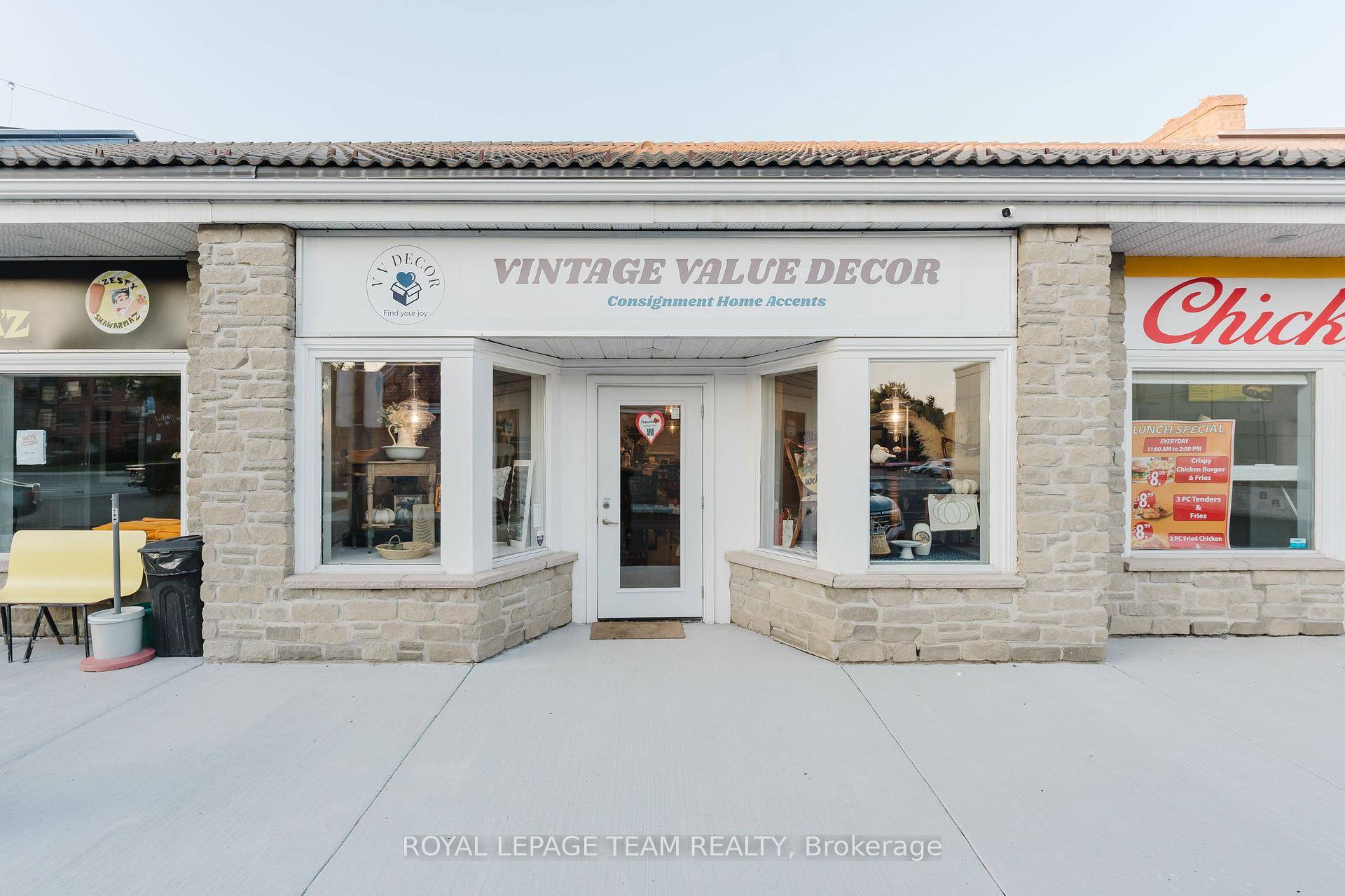 800 SQ FT of retail space available in downtown Arnprior available November 1, 2025 !