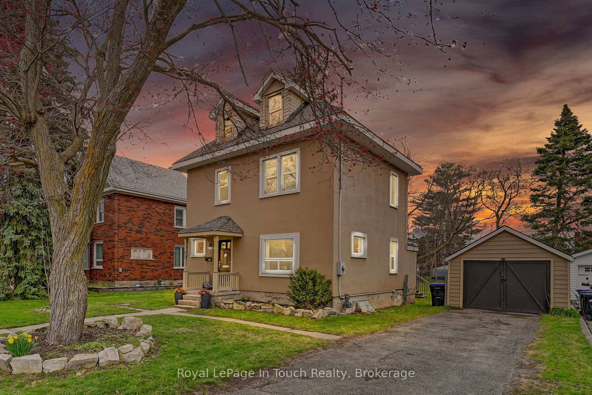 Welcome to 431 Manly Street in Midland a move in ready home on a rare, oversized lot, perfect for first time buyers.