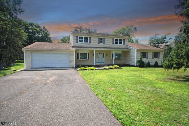 Fabulous Beautiful INLAW SUITE with 2 bathrooms Kitchen, living room and a large bedroom one bath is handicapped accessible and the other has a magnificent jacuzzi tub.