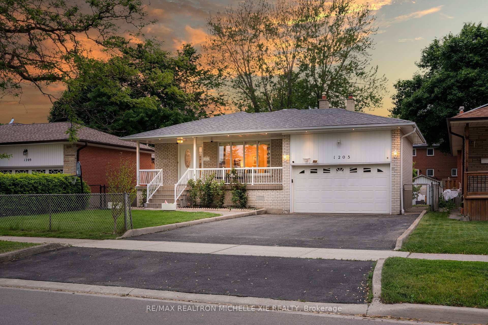 Open House SAT amp ; SUN JUNE 14 15 2 4PM Welcome to this extensively renovated 4 level backsplit, offering 2, 501 sqft of stunning living space in the highly ...