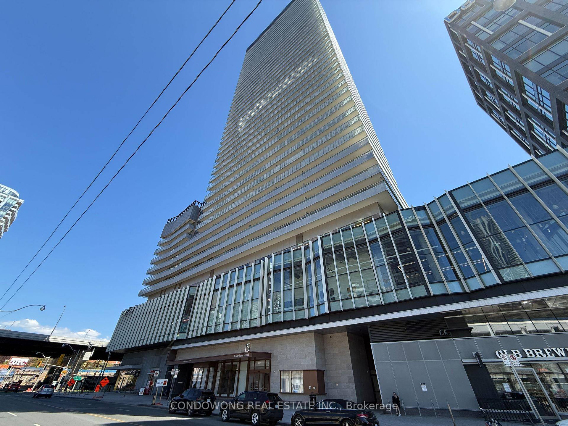 Rarely Available 2 Bedroom High Floor Sun Filled South East Corner Suite with Direct, Unobstructed Panoramic Lake Views.