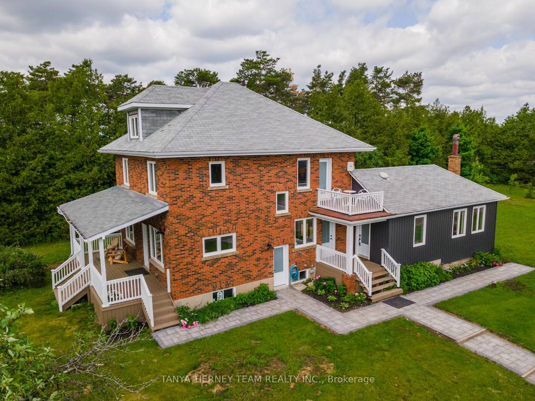 Spectacular 49 acre country estate offering rolling pastures, a beautifully renovated 4 bedroom farmhouse, and exceptional outbuildings with endless potential !