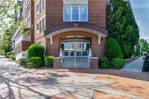 Very motivated seller ! Come check out Mill River House located across from Mill River Park.