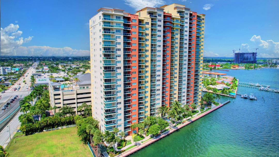 MILLION DOLLAR VIEWS, WATER and BOATERS PARADISE.