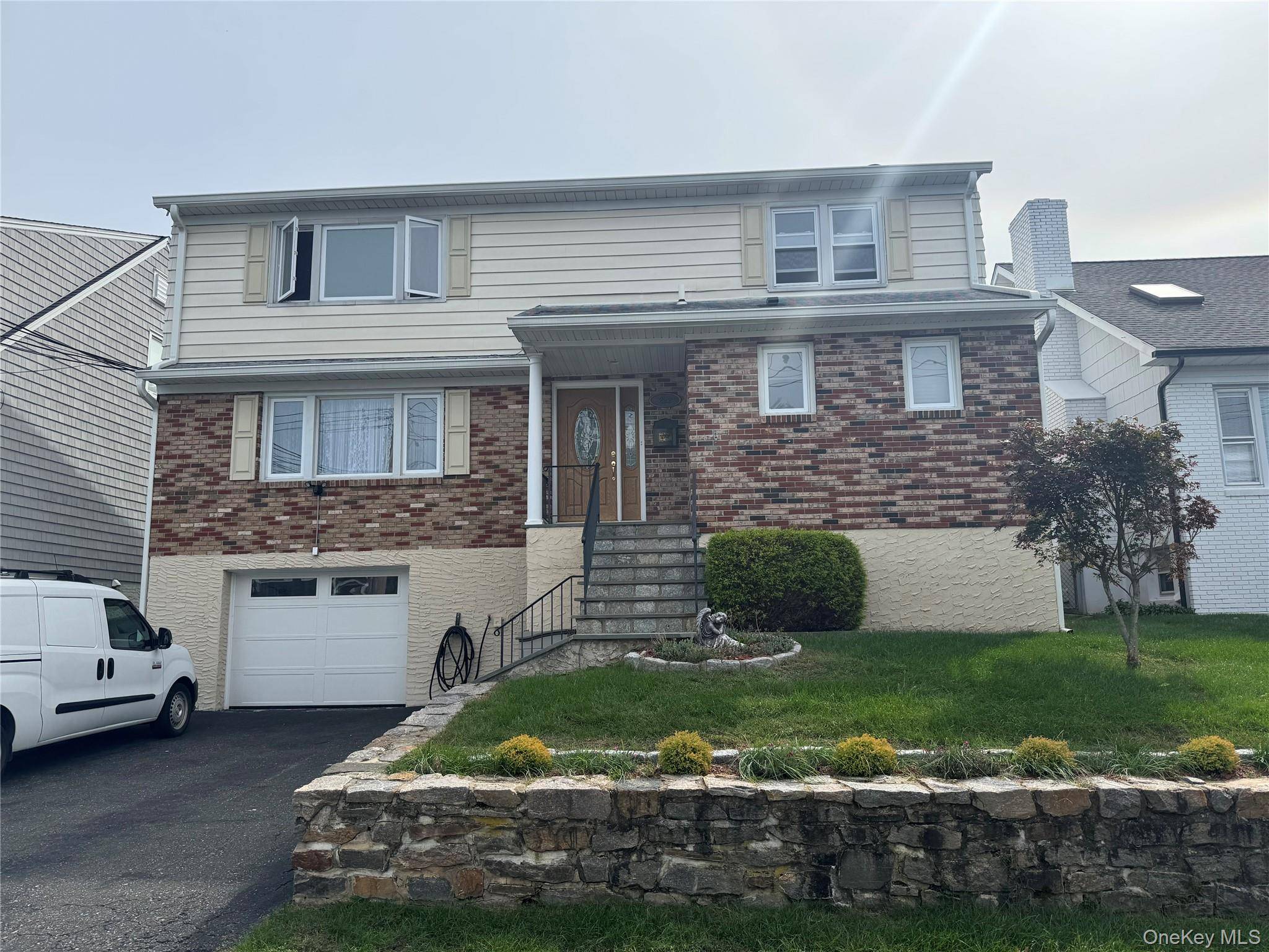 Large unit in West Harrison.