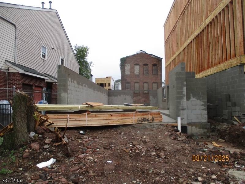 Beautiful brand new contemporary style new construction home.