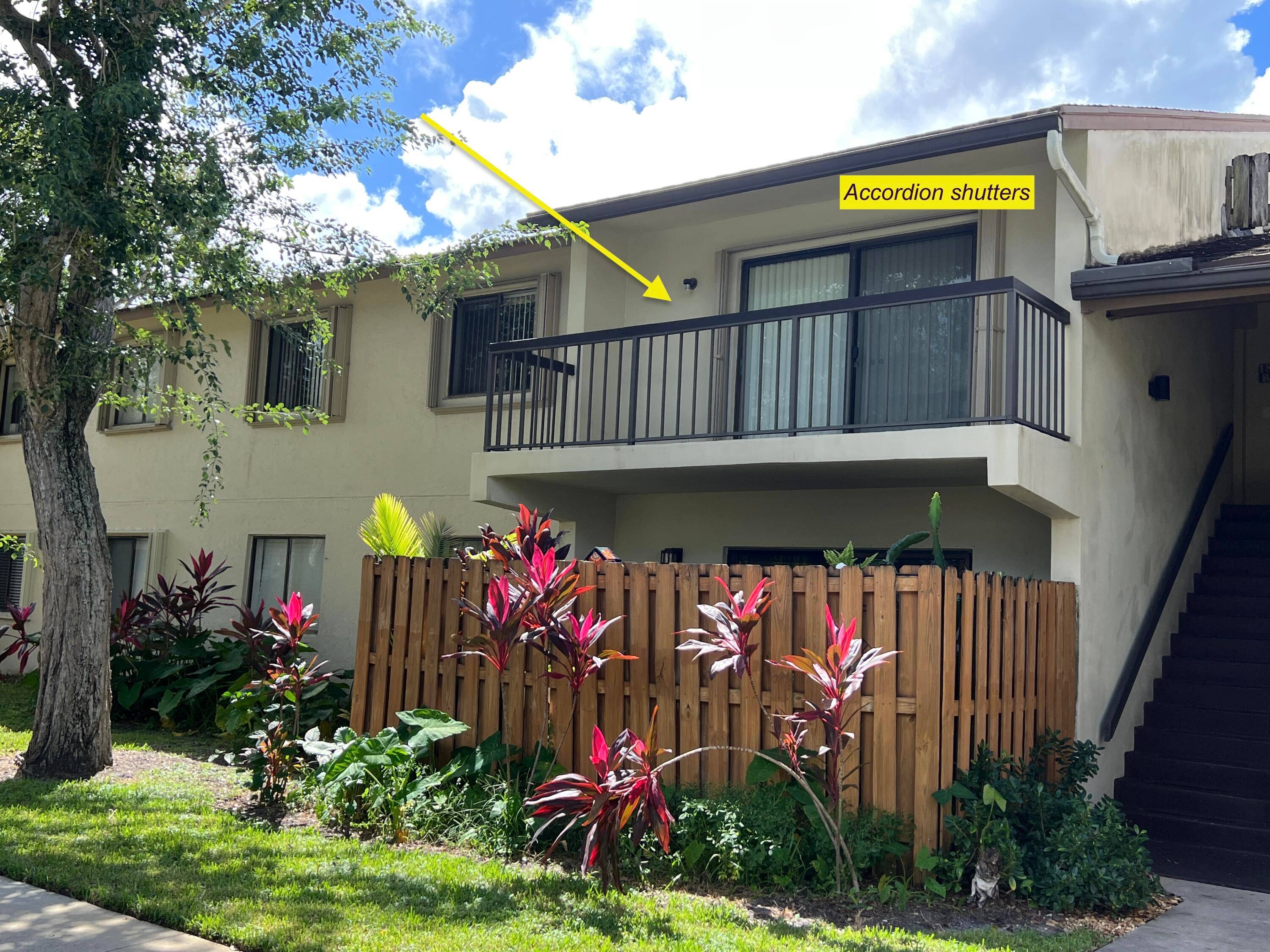 Beautiful well maintained 2BR 2BA in Palm Beach Gardens under 240K !