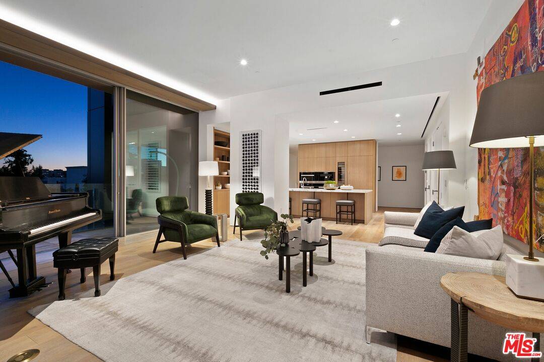 8899 Beverly Blvd 2BR Beverly Grove La