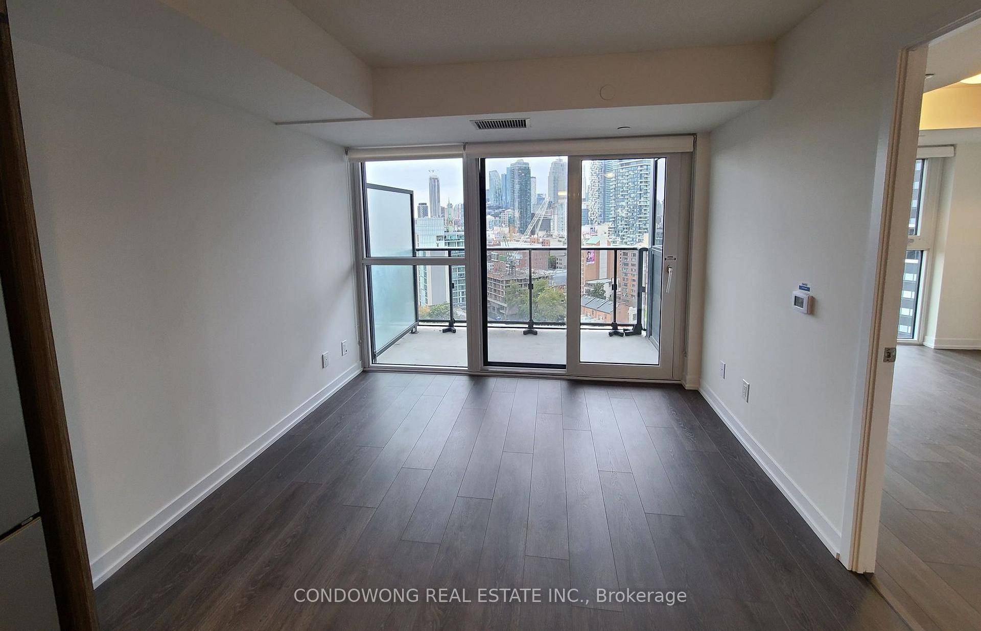 Welcome to Inde ! Spacious 1 Bedroom Study unit.