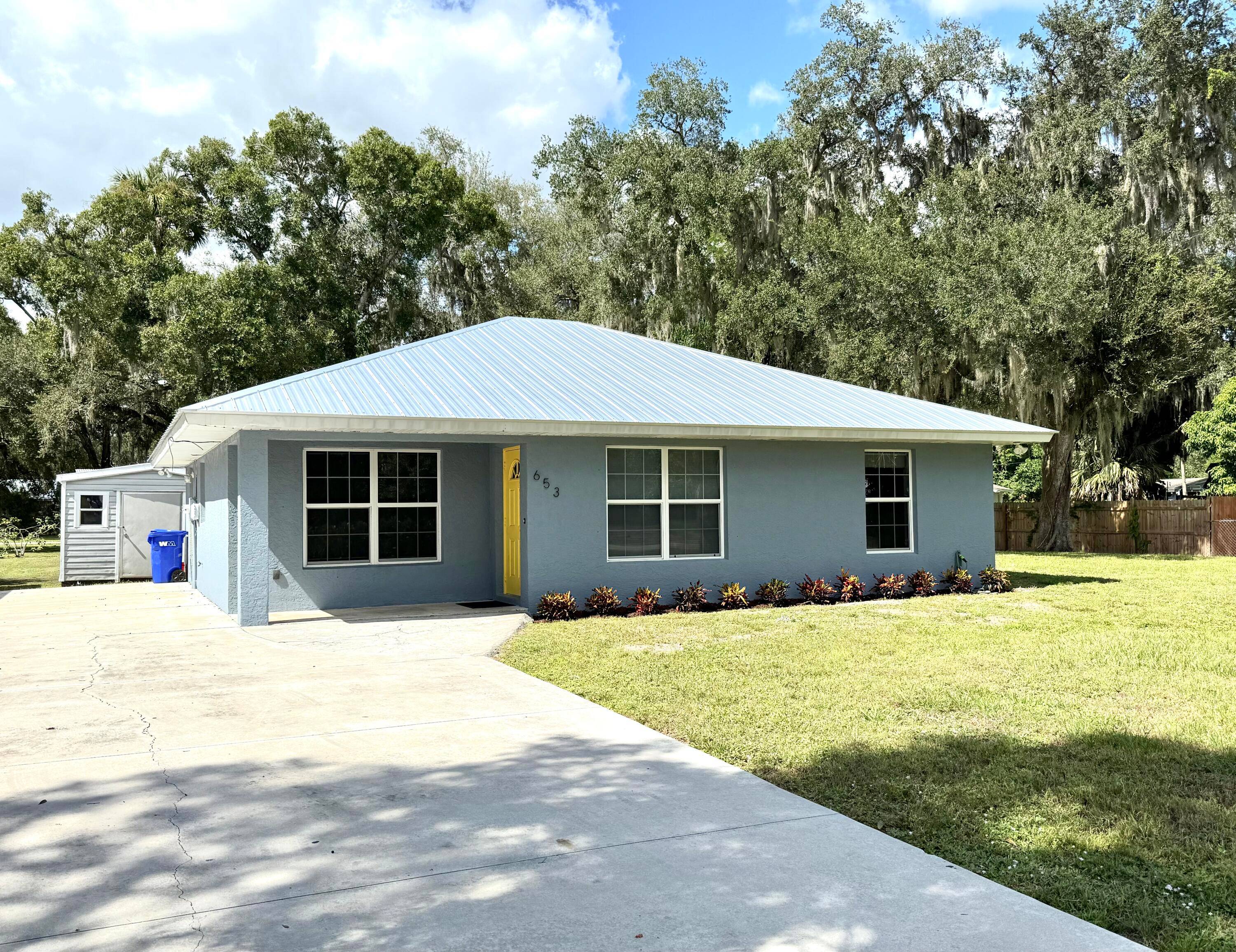 3 bedroom 2 bath 2004 CBS home located in quiet street.