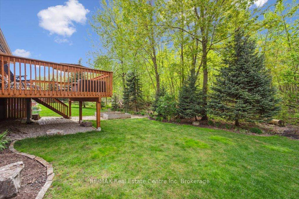 Backing onto the tall trees of Mitchell Park, 758 Willow Road is a stunning 1789 square foot bungalow that has it all !