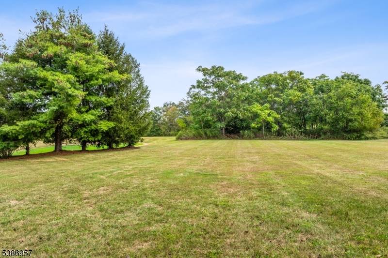 This exquisite west facing property sits on a private 1 acre lot in the estate section of Country Classics Hillsborough's most sought after community.