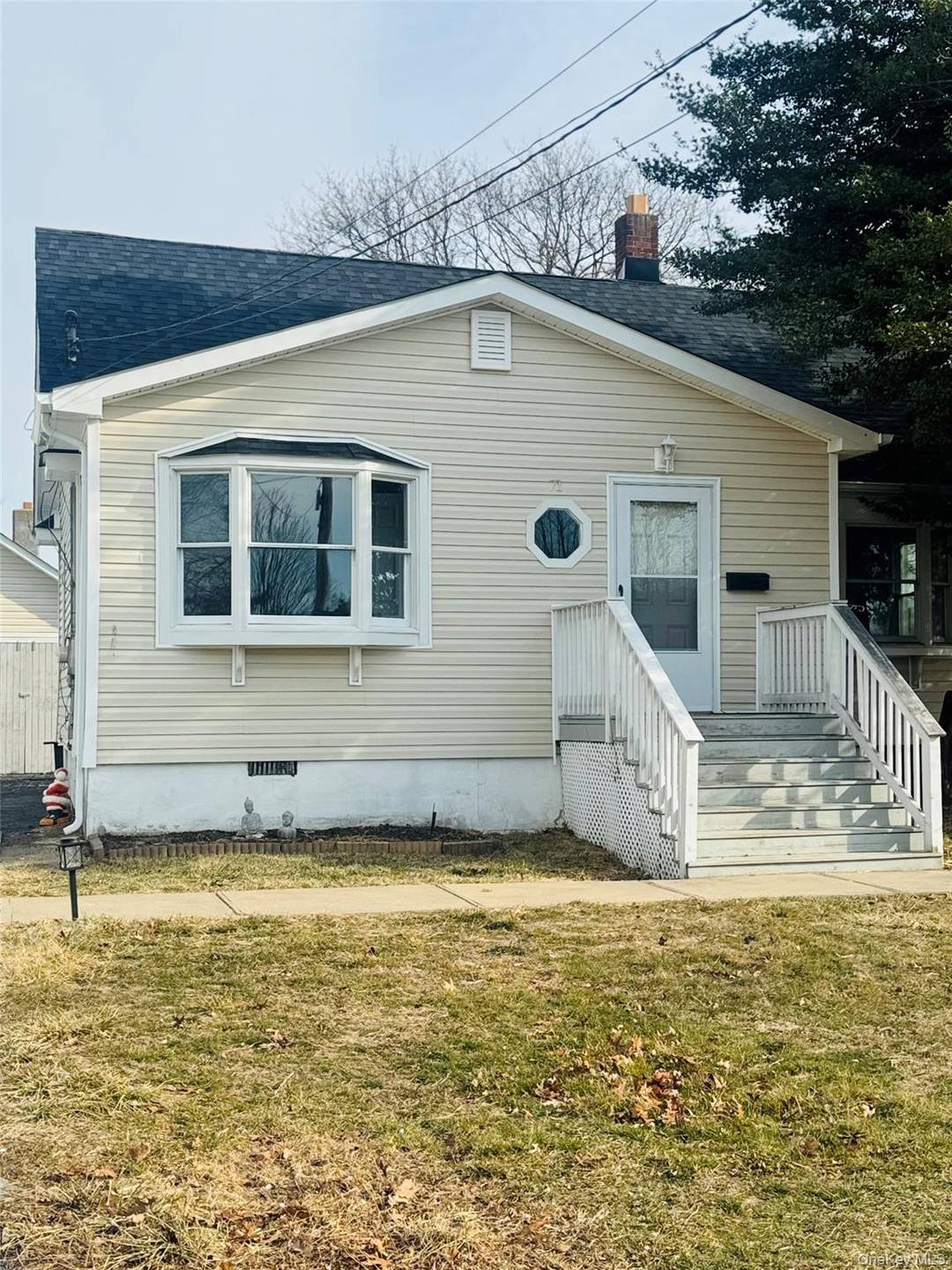 Beautifully Renovated Cape located in heart of Bay Shore.