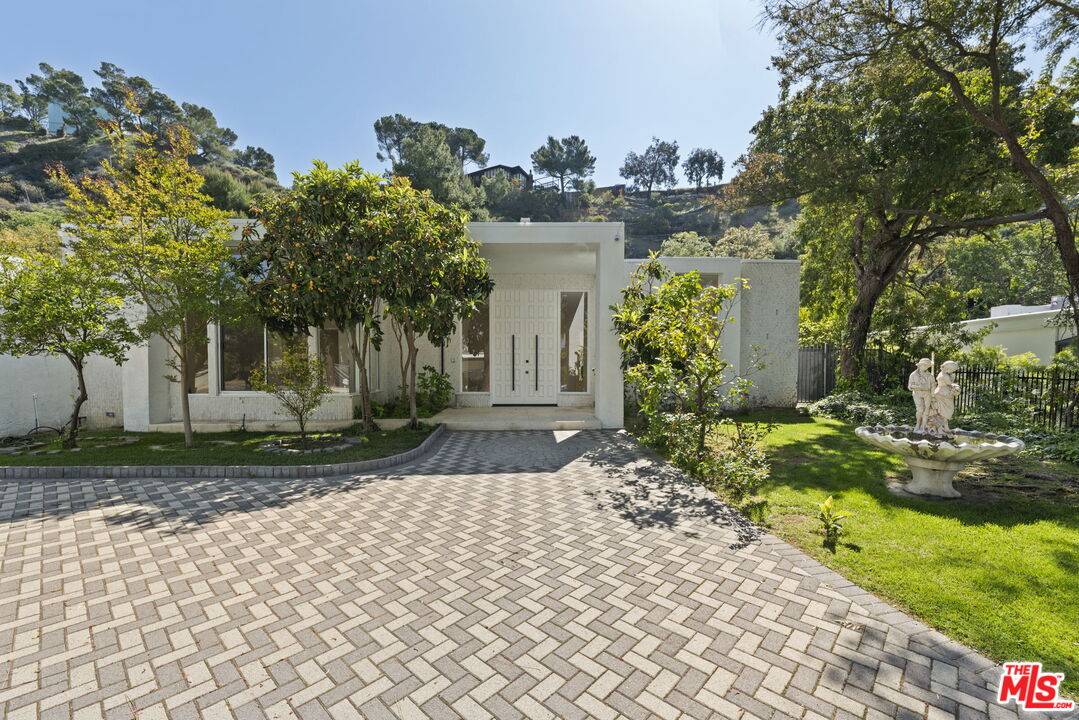 1860   Loma Vista Dr 4.0 Beverly Hills Post Office | B.H.P.O. LA