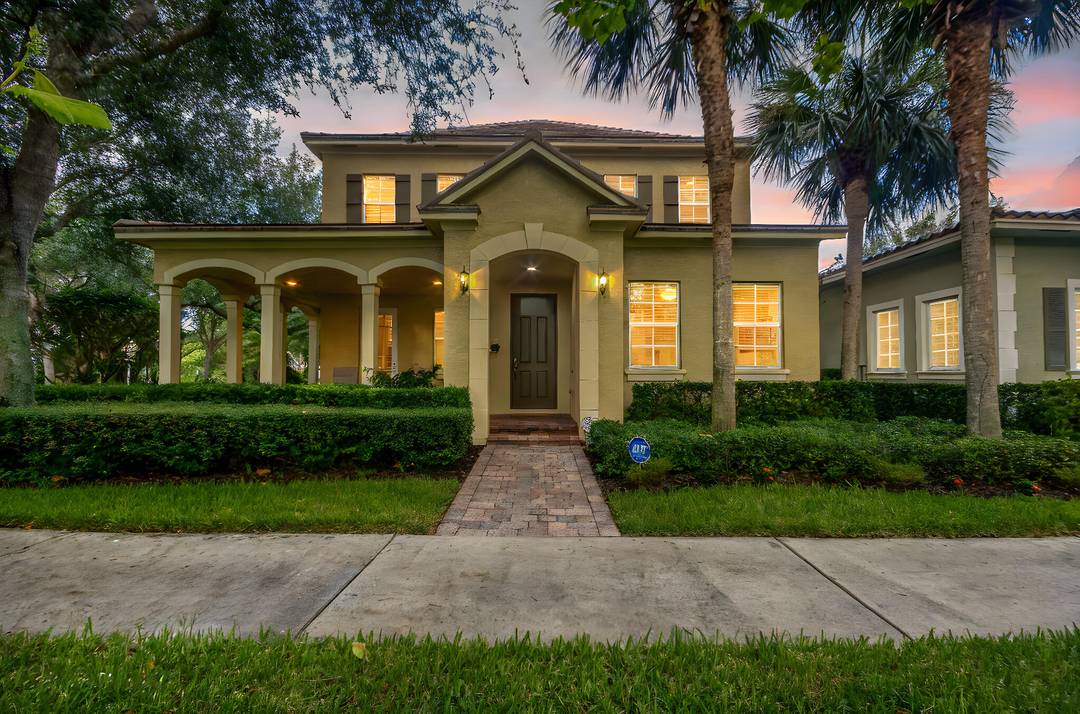 Welcome to this fantastic home in one of Jupiter's most desirable neighborhoods Canterbury Place in Abacoa.