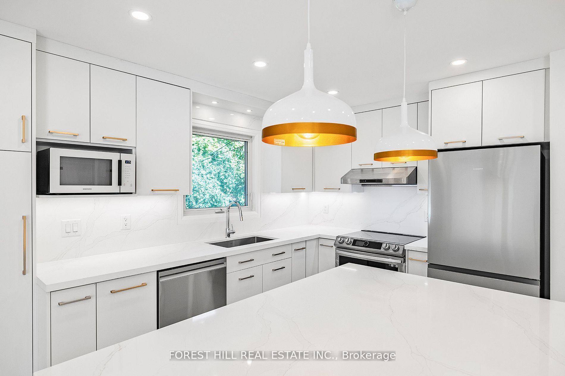 Prime Location ! Situated in an Elegant and Tranquil Cul De Sac in the Coveted Banbury Neighborhood.
