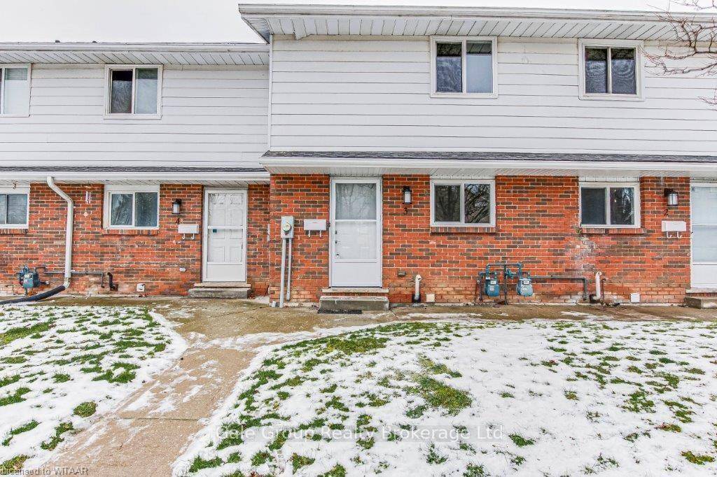 This 3 bedroom 1. 5 bathroom condo available for rent from 1st November 2025.