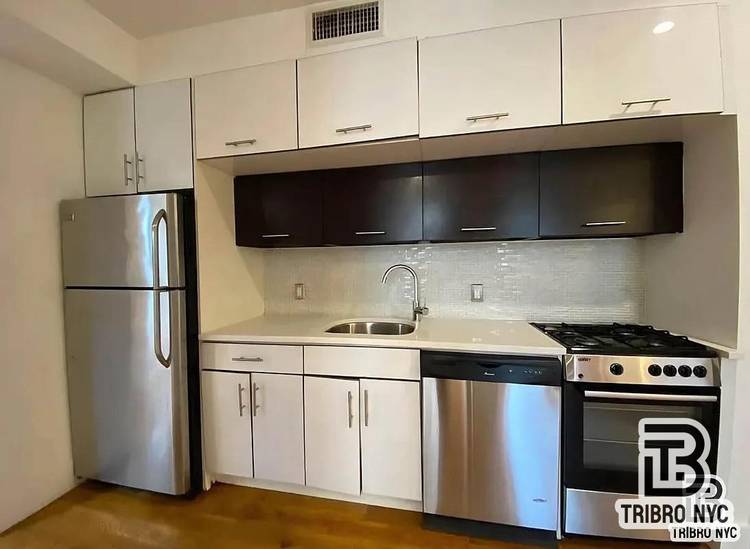 Spacious 3 Bedroom in Prime Boerum Hill Central Air, Dishwasher, Laundry in Building !