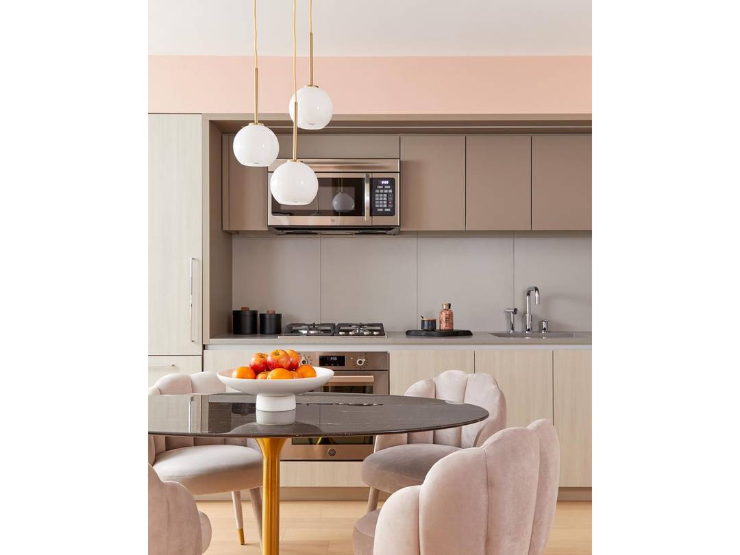 Perfectly positioned in the center of Downtown, 7 Dey offers stunning studio, one, two, and three bedroom luxury rental apartments with a select number of units featuring private terraces.