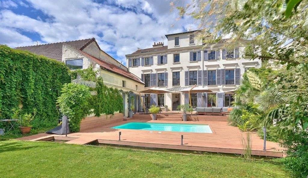 Montmorency — Characterful residence from 1650, 425 m², wooded garden & swimming pool