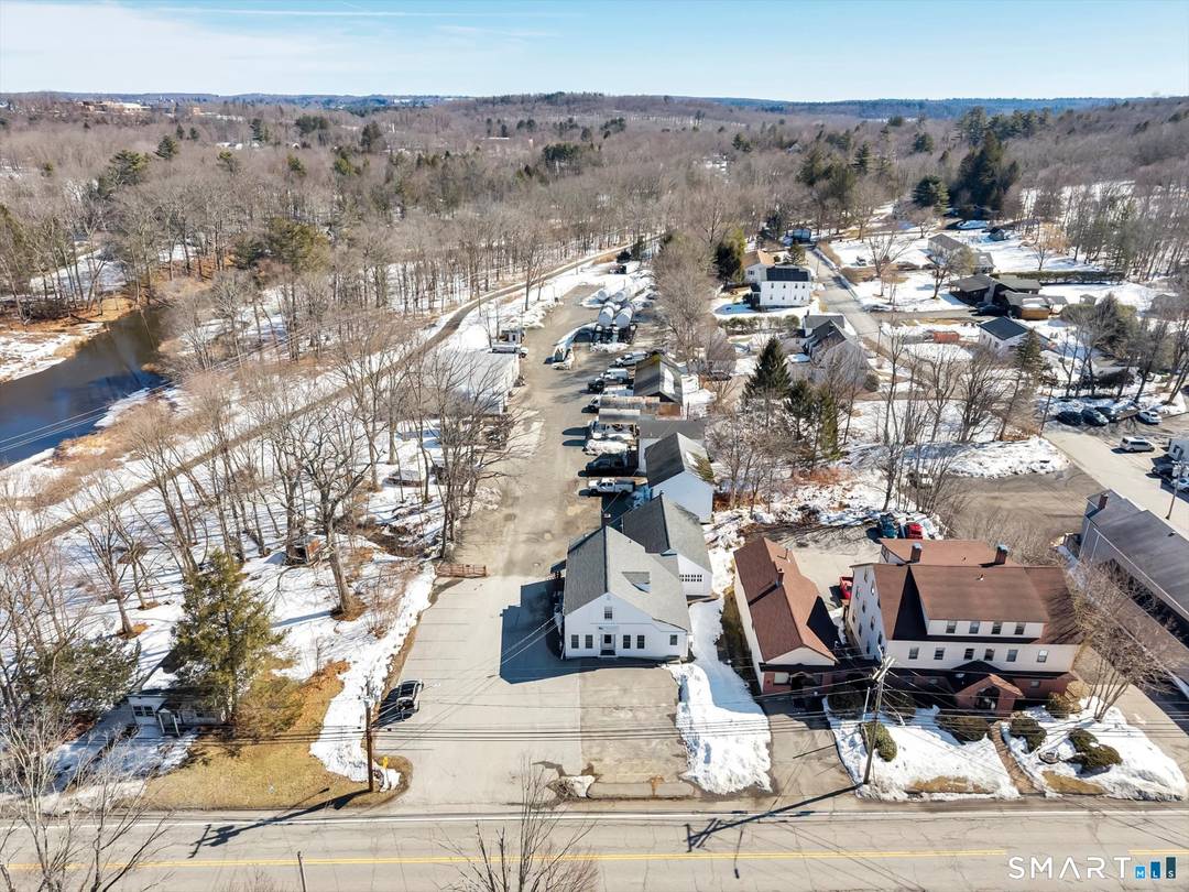 Well Equipped commercial property in the heart of Historic Bantam !