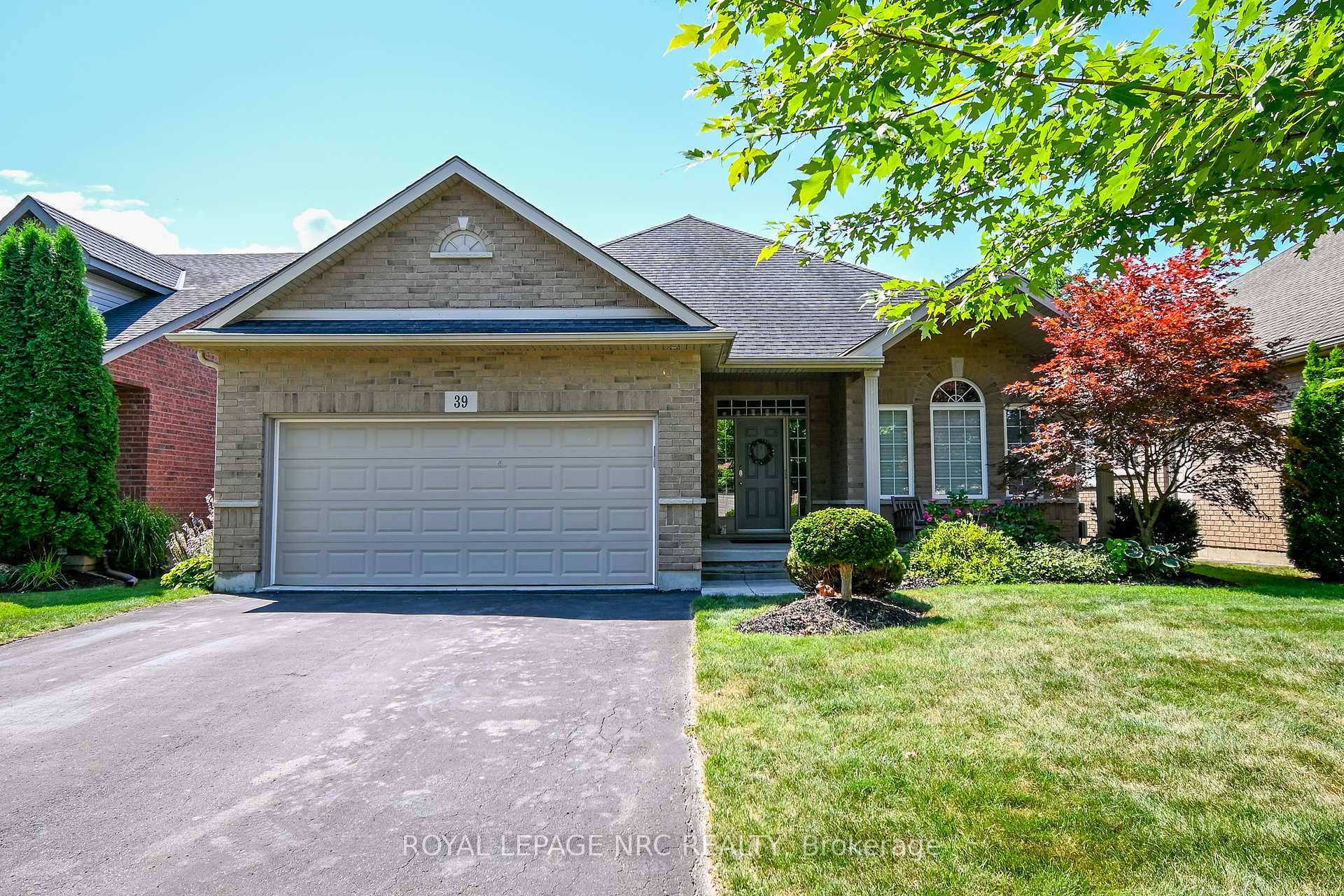 Stunning Brick Bungalow in Coveted Virgil, Niagara on the Lake !