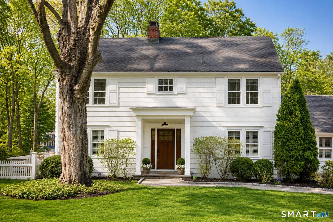 This 1925 Silvermine quintessential colonial think Mercantile, think GrayBarns is a WOW home its coziness is at the core of its appeal, with design the CLINCHER.
