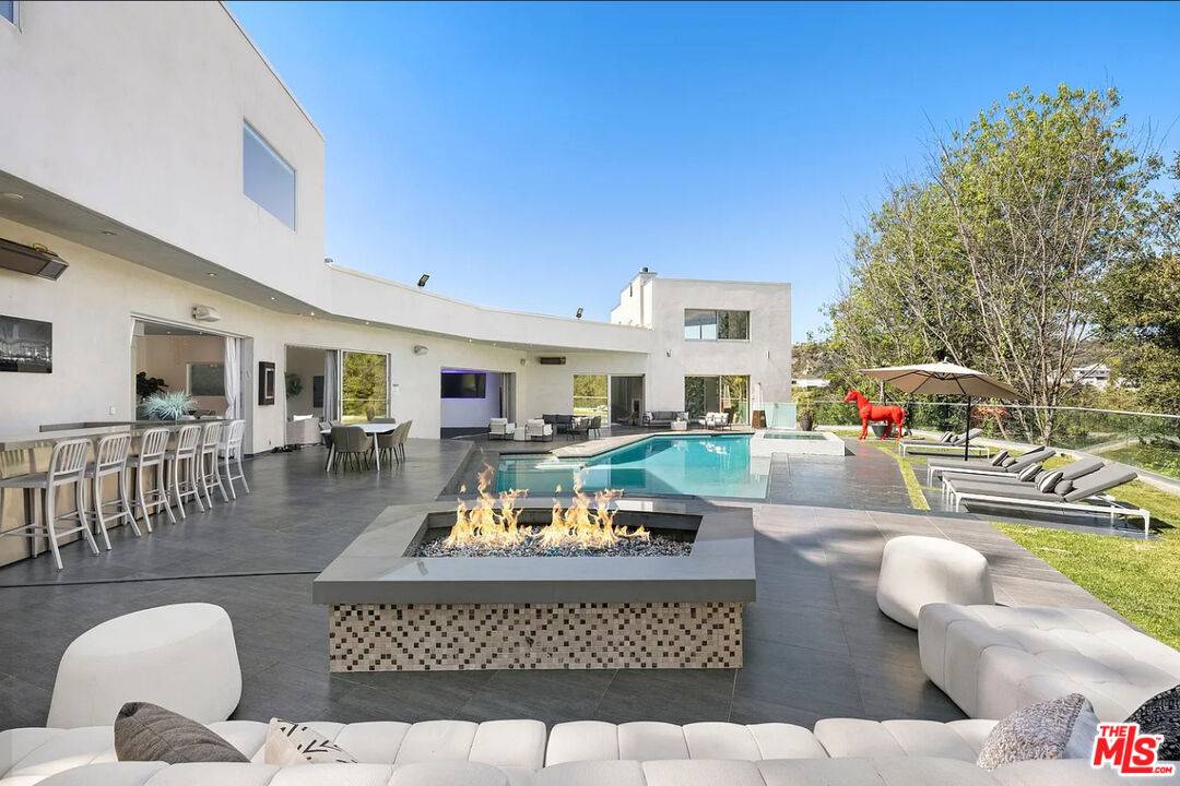 2666   Hutton Dr 8BR Beverly Hills Post Office | B.H.P.O. La