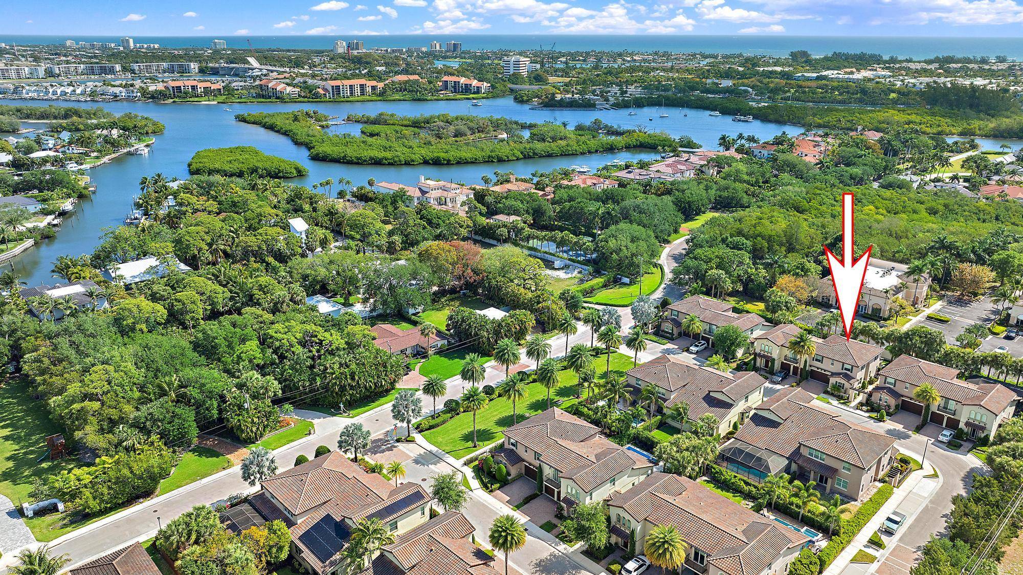 In the heart of Jupiter this beautiful luxury townhome features 4 bedrooms, 3.