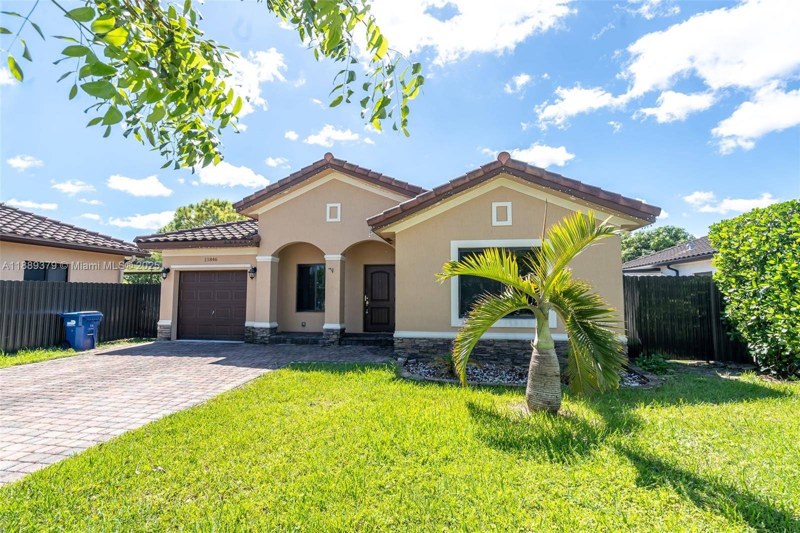 Offering this beautiful property, located in a peaceful and family oriented neighborhood, in the Miami area !