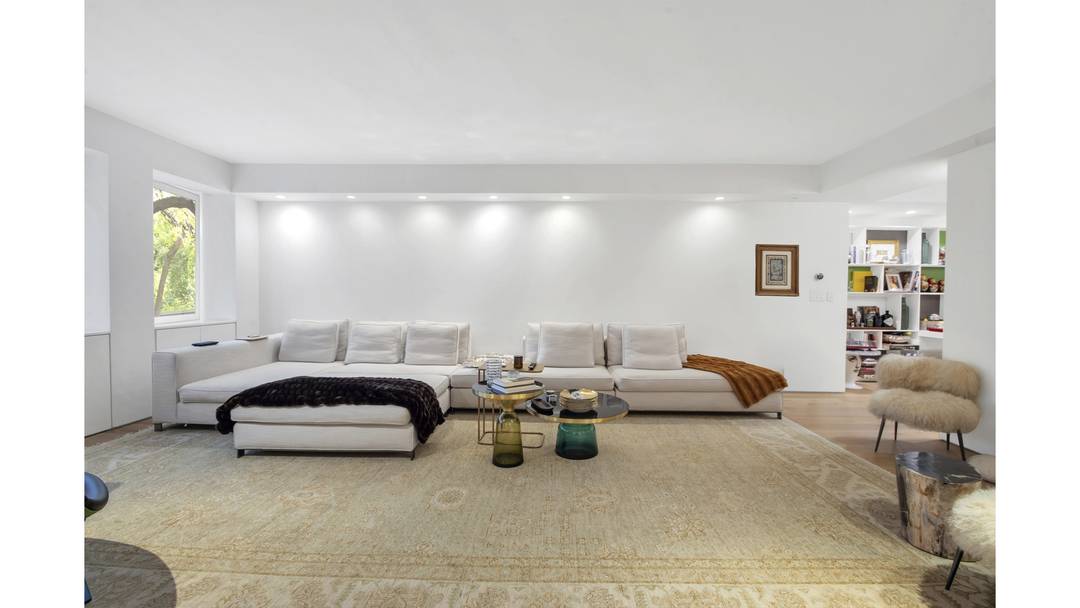 FIFTH AVE CONDO DREAM Enchanting and beautifully renovated two bedroom residence and 2 and a half bathrooms, 1467 Sq Ft, perfectly positioned across from Central Park with magical treetop views ...