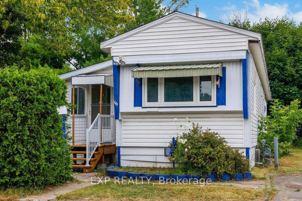 Nestled on a quiet cul de sac on a land lease in Bellwood Park, this mobile home offers a great affordable alternative to apartment living with your own private outdoor ...