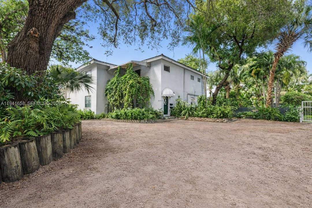 Coral Gables Duplex with Expansion Potential !