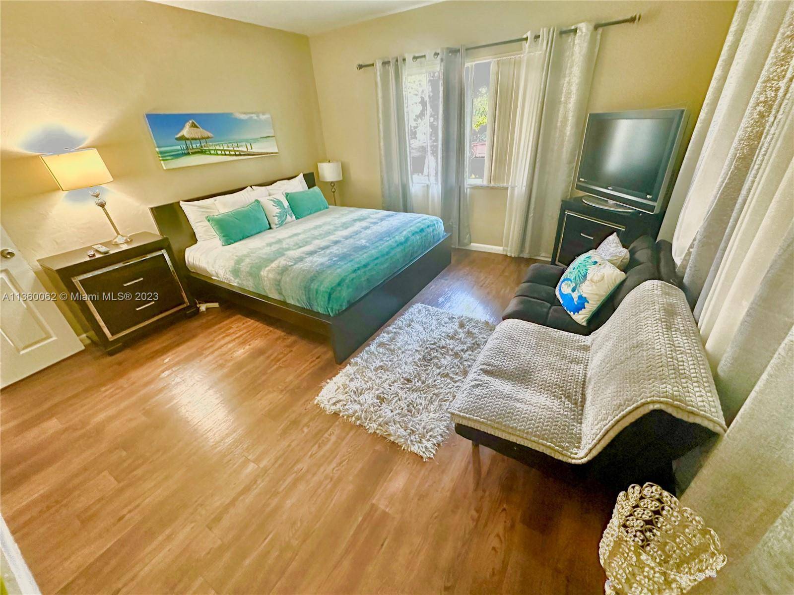Spacious open floor plan in North Bay Island.