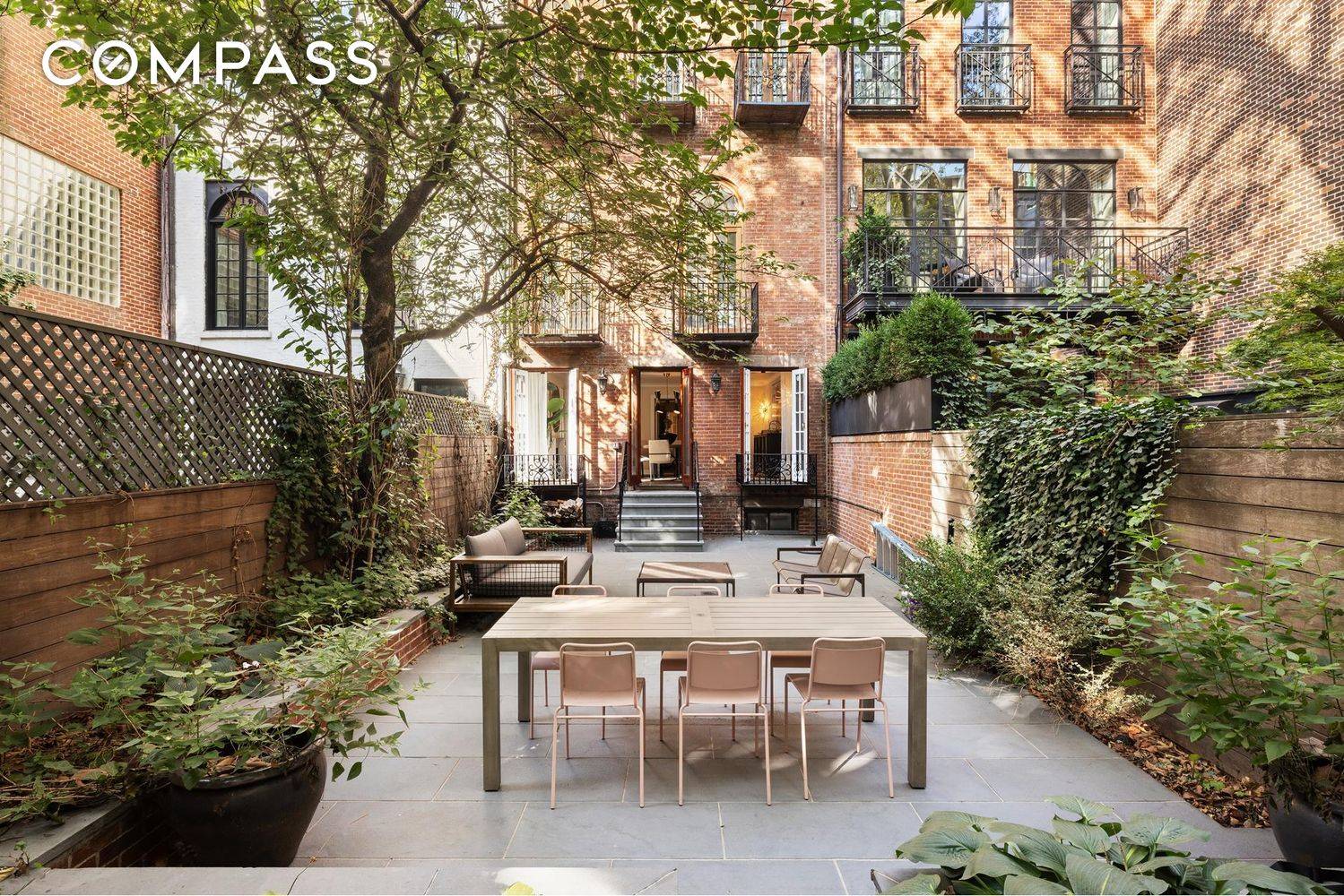 Ideally situated on a charming block in the Upper East Side, this magnificent four story Colonial Revival townhouse boasts a distinctive copper bay window on the parlor floor, lofty ceilings, ...