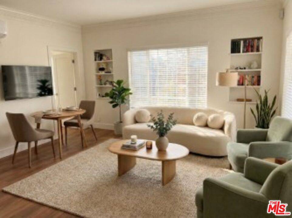 1000  S Sherbourne Dr 2BR Beverlywood La