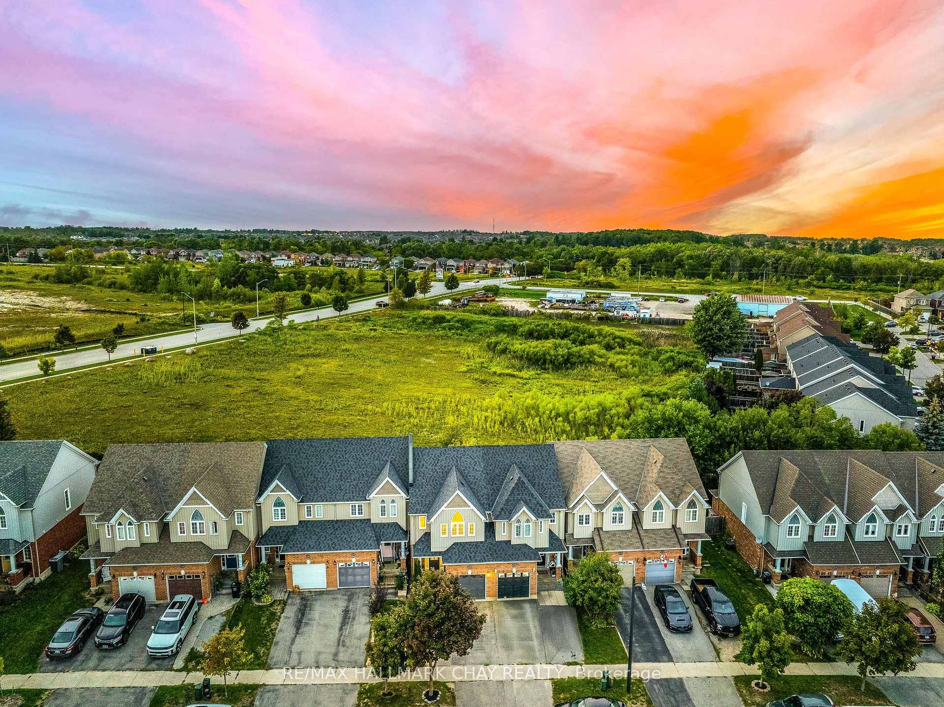 Well Maintained, 3 Bedroom Townhome Nestled On Large 20 x 115 Ft Lot With No Neighbours Behind In Innisfil's Sought After Family Friendly Community Of Alcona !