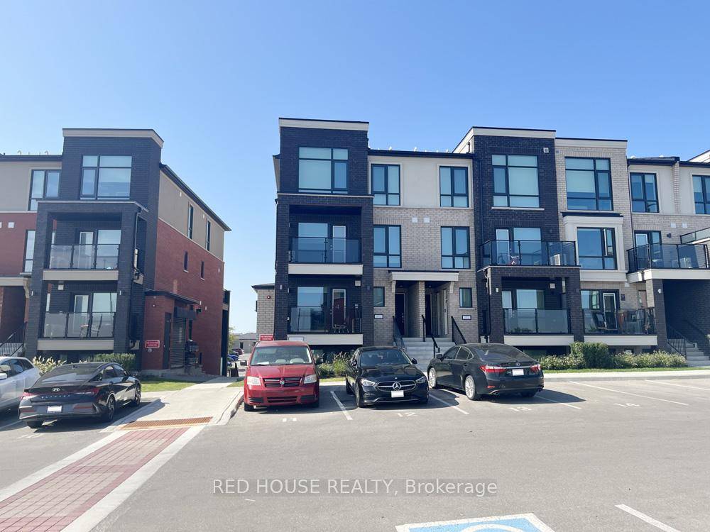 End Unit ! Like a Semi. Newer, excellent 2 story suite in a great neighbourhood !