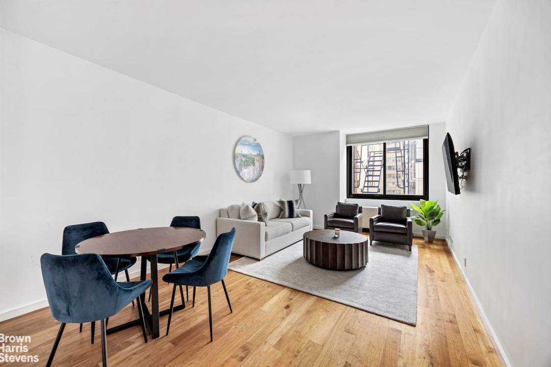 Step into one of the largest one bedroom layouts at 515 East 72nd Street.